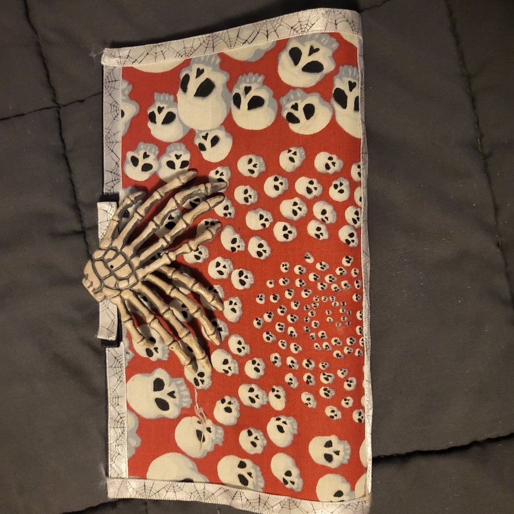 Skull clutch bag